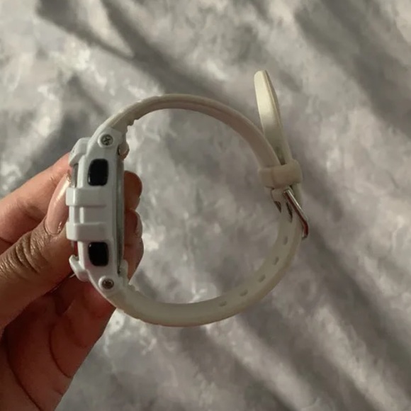 Barely used white Lorus watch - Picture 3 of 3